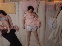 Ba cô con gái mới lớn đợi chờ dượng mỗi đêm